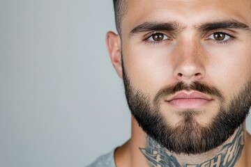 Naklejka premium Charismatic Man with Beard, Brown Eyes, and Neck Tattoo - Confident, handsome man with a full beard, brown eyes, and a stylish neck tattoo. Strong, masculine, and expressive. Perfect for fashion, gr