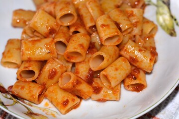 PASTA AL SUGO DI POMODORO,NAPOLI,ITALIA,28 NOVEMBRE 2024.