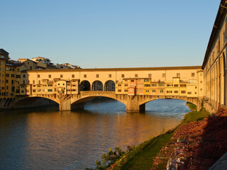 Obraz premium Morning view river Arno and Ponte Vecchio in Florence, Italy 