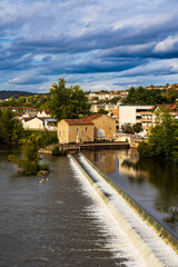 Obraz premium Lot River as seen from the Valentré Bridge in Cahors