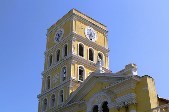La religion catolica es la predominante en Venezuela y Aragua no es la excepcion,hay muchas y de arquitectura diferente.
