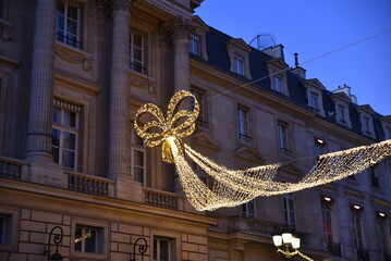  Décorations dorées de Noël dans la rue