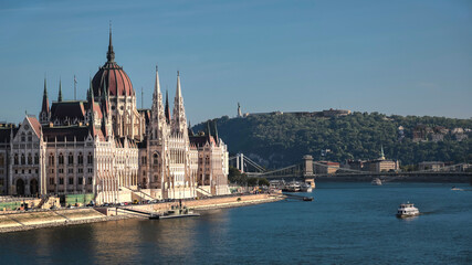 Obraz premium Blue Danube in Budapest