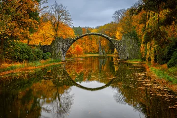 Herbst Rakotzbrücke im Rhododendronpark in Kromlau / Gablenz 