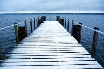 Verschneiter Schiffsanleger