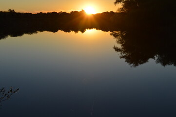 Atardecer en el rio