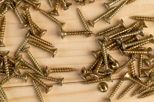 yellow metal self-tapping screws for fixing wooden boards and other wood products