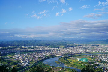 鳩吹山から望む美濃加茂市と木曽川