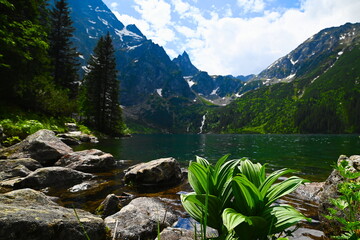 Morskie Oko na tle Tatr. © grzegorz