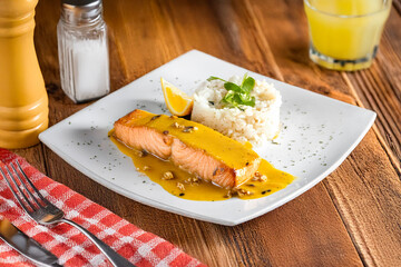 Salmon with lemon and Rice