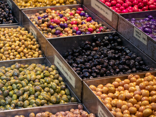 Alimentos expuestos en un mercado de Estambul