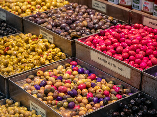 Alimentos expuestos en un mercado de Estambul