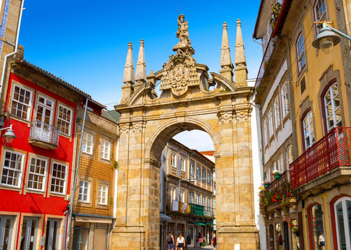Arch of the New Gate. Braga, Portugal