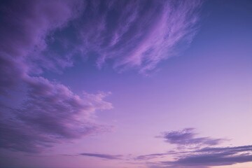 Obraz premium Ethereal Lavender and Cerulean Gradient Sky with Dreamy Twilight Cloud Texture