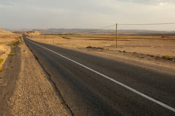 A village at the end of a road in the desert, at the foot of the Atlas Mountains, Morocco /...