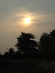 Photographs of the evening atmosphere after the sun sets. Creates a beautiful and romantic atmosphere.