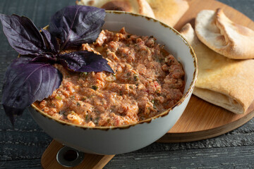 A view of a bowl of pamidorov dzvadzegh.