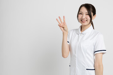 日本人の女性看護師