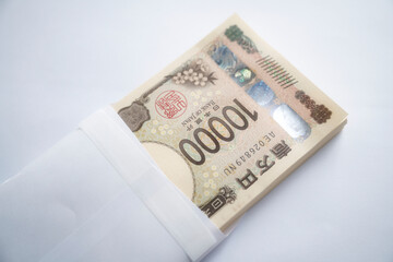 封筒に入った日本の1万円紙幣