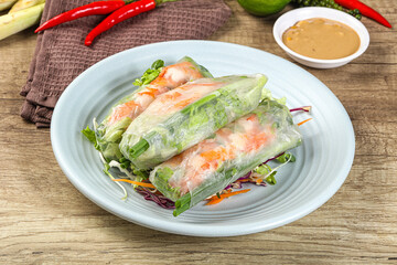 Vietnamese spring roll with prawn and salad