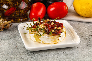 Baked camembert cheese with honey