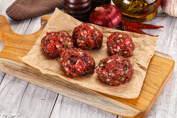 Raw beef meatballs for cooking