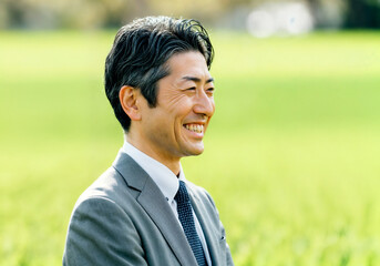 Trustworthy and professional male portrait/信頼感あふれるプロフェッショナルな男性
