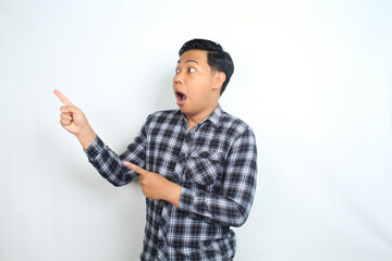 Naklejka premium shocked asian man pointing finger with scared face isolated on white wearing casual shirt