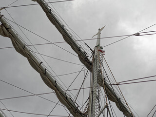 Obraz premium detail of tall ship in the harbour of la spezia