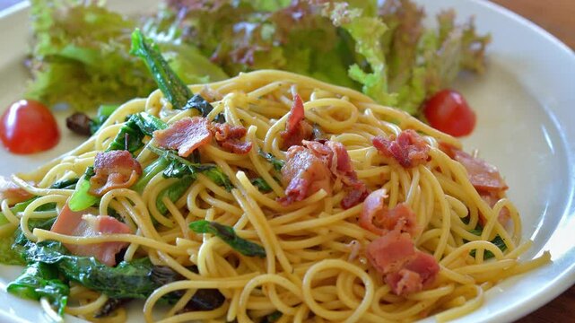 spaghetti with becon