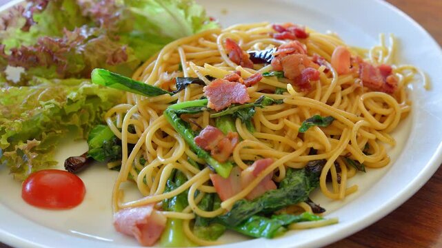 spaghetti with becon