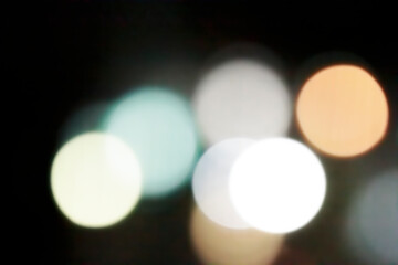 都会の静寂：シックなネオンの玉ボケ