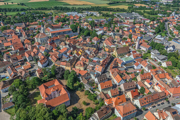 Sommerlicher Ausblick auf Uffenheim im westlichen Mittelfranken in Bayern