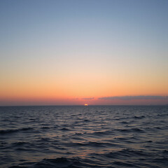 Naklejka premium Scenic view of sea against sky during sunset