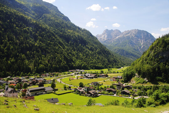 A path through Berchtesgaden National park from Ramsau to Weissbach bach