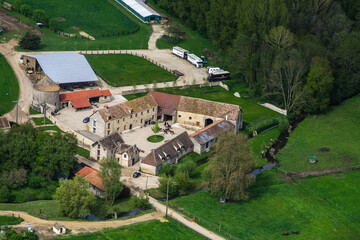 vue aérienne d'une ferme dans les Yvelines en France