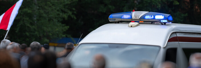 A protest, an ambulance is seen through the crowd © Daniel