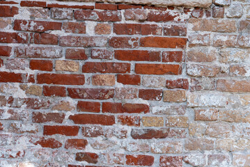 robuste Mauer aus Ziegelsteinen