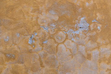 okergelbe Au&szlig;enmauer