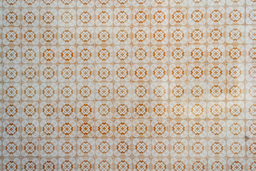 Wand aus braunen Kacheln