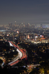 Fototapeta premium Traffic on highway 101 with the Los Angeles skyline in the distance