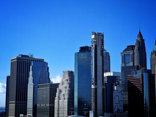Obraz premium Dynamic Skyline of New York's Business District with Construction
