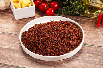 Red raw dry rice gor cooking