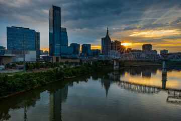 Naklejka premium sunset to night view of Nashville Skyline as seen over the Cumberland River