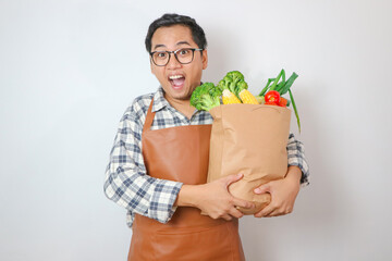 Man holding grocery shopping bag with vegetables for healthy lifestyle concept