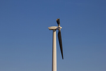 wind turbine with broken blade
