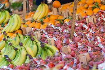 Marché de fruits et légumes dans le centre de Palerme en Sicile