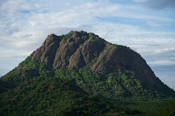 Obraz premium huge mountain stands tall