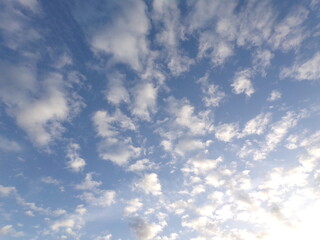 Ciel bleu avec des nuages