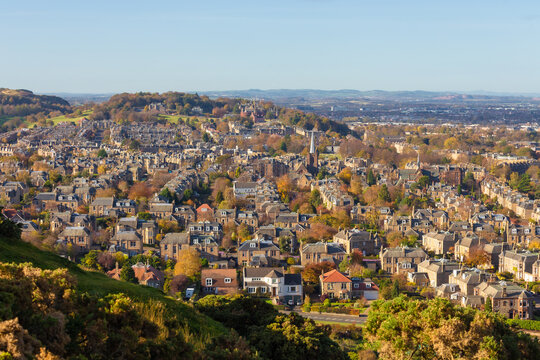 Edinburgh city in the morning in autumn, taken fromHermitage ofBraid and Blackford hill local nature Reserve.
